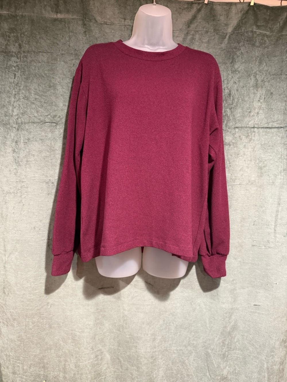Uniqlo Crewneck Sweater in Burgundy - Classic Pullover